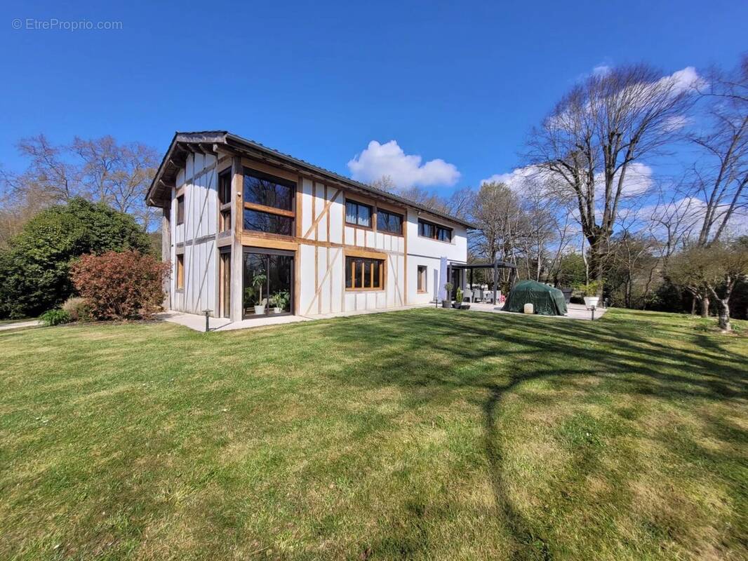 Maison à SAINT-SULPICE