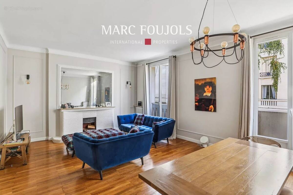 Appartement à PARIS-16E