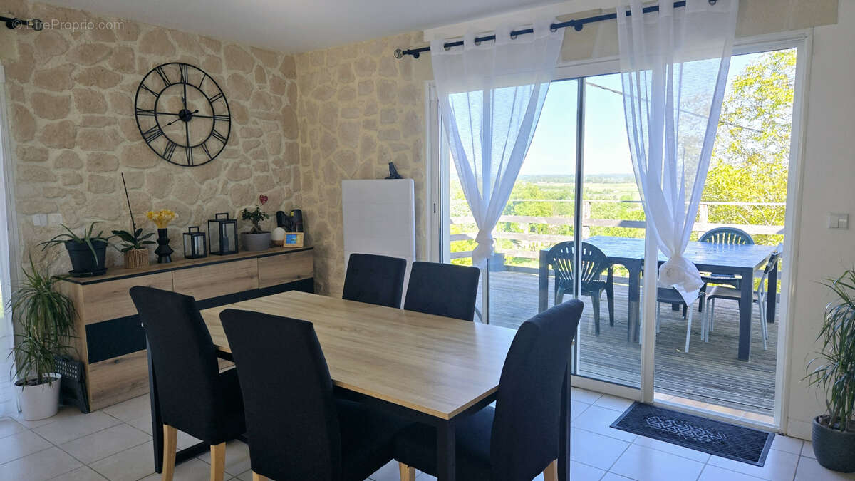 Maison à SAINT-MAGNE-DE-CASTILLON