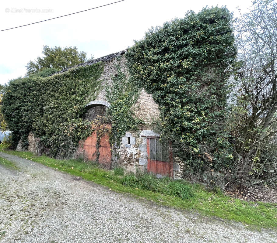 Maison à LA CHAPELLE-AU-RIBOUL