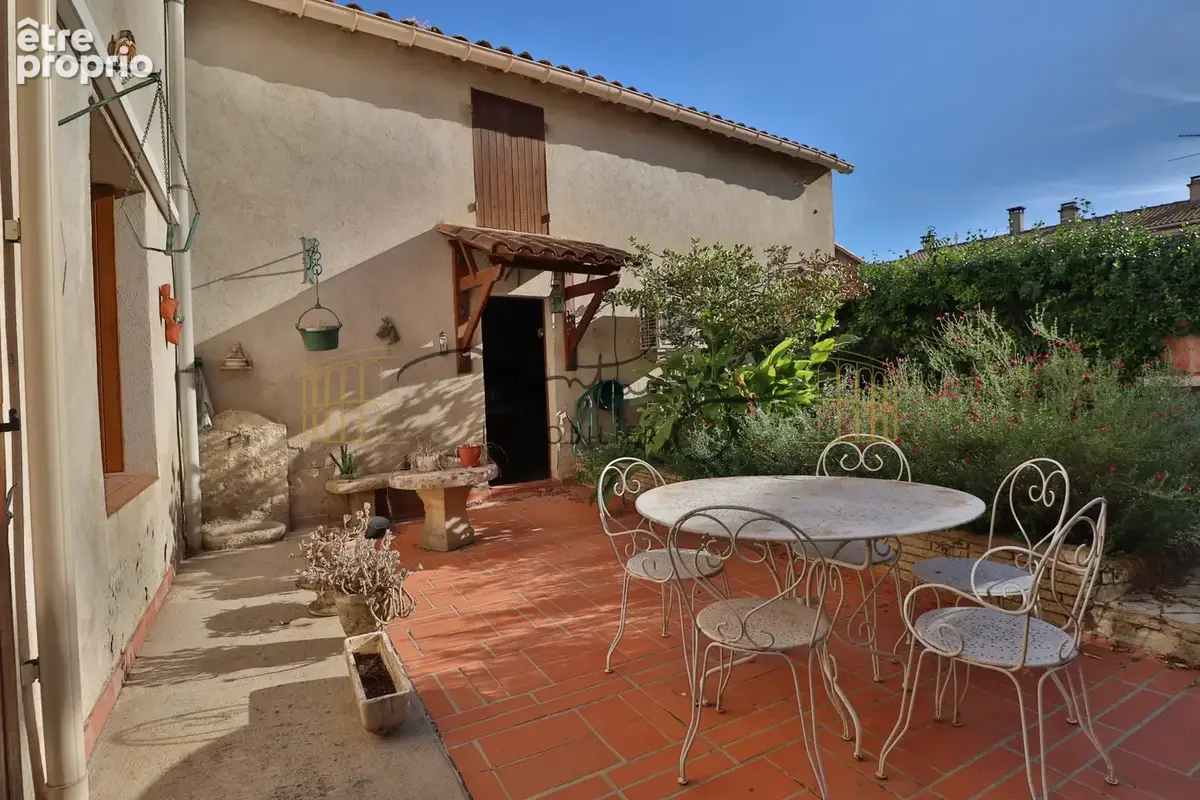 Milhaud   maison de charme avec jardin et 80 m2 de dépendances attenantes - photo 1