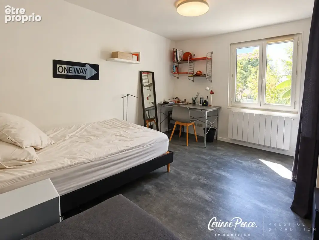 Villa rénovée contemporaine avec piscine, dépendance et atelier - photo 8