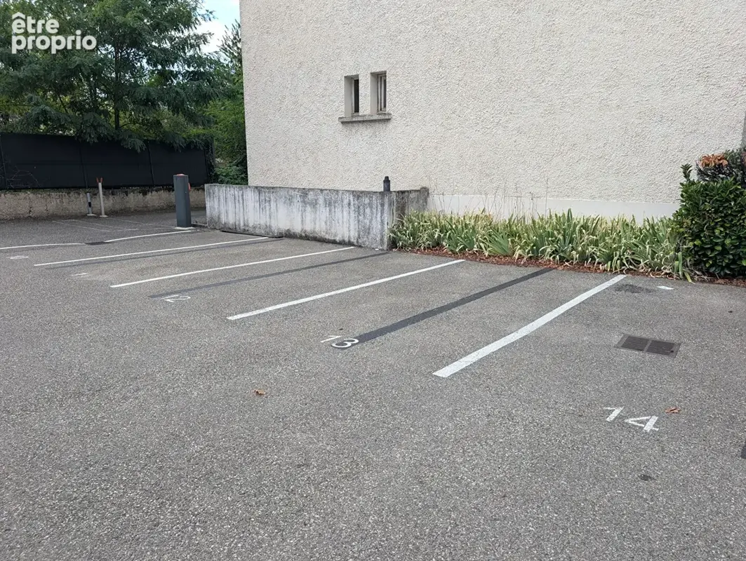 Parking à LYON-8E