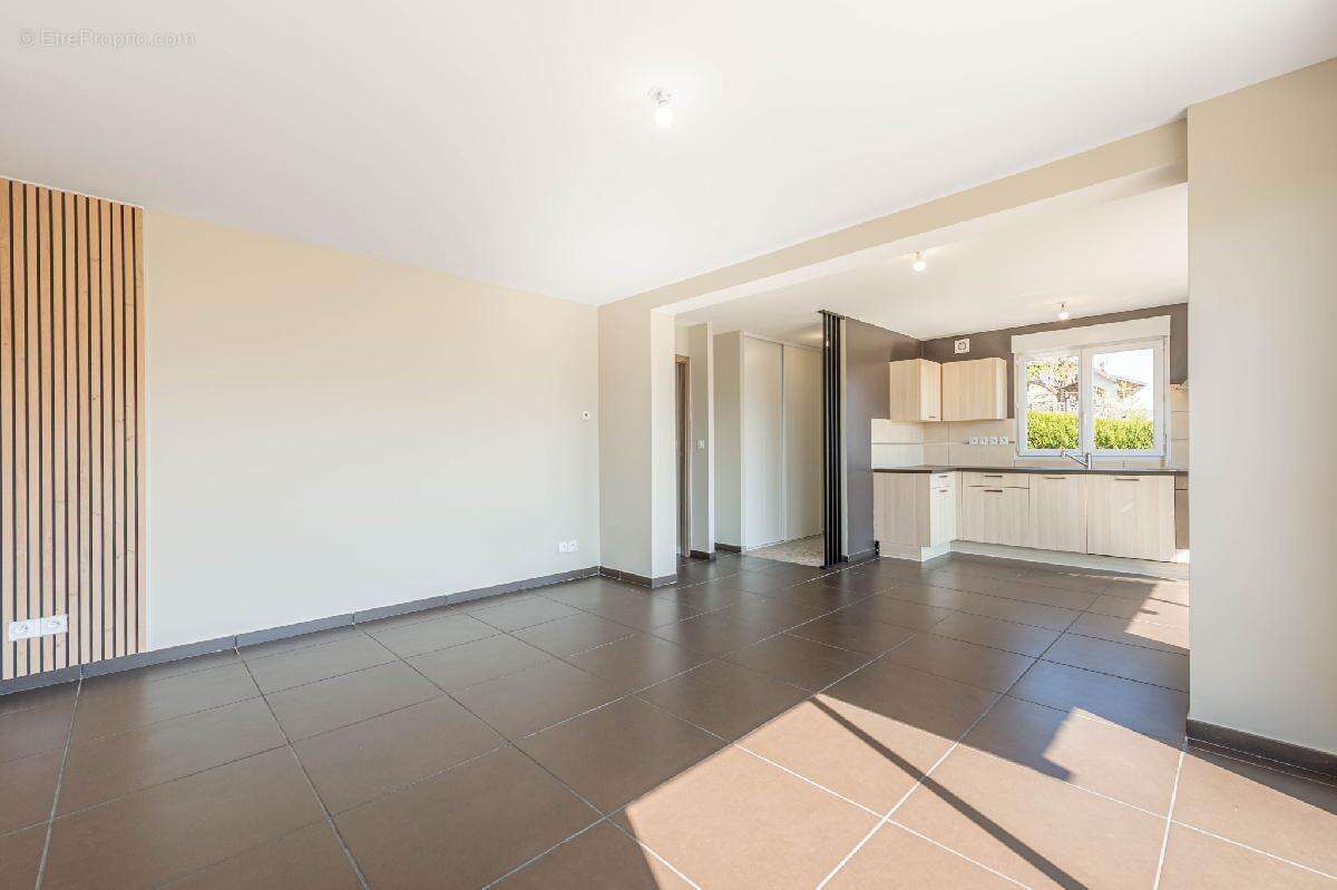 Appartement à POISY