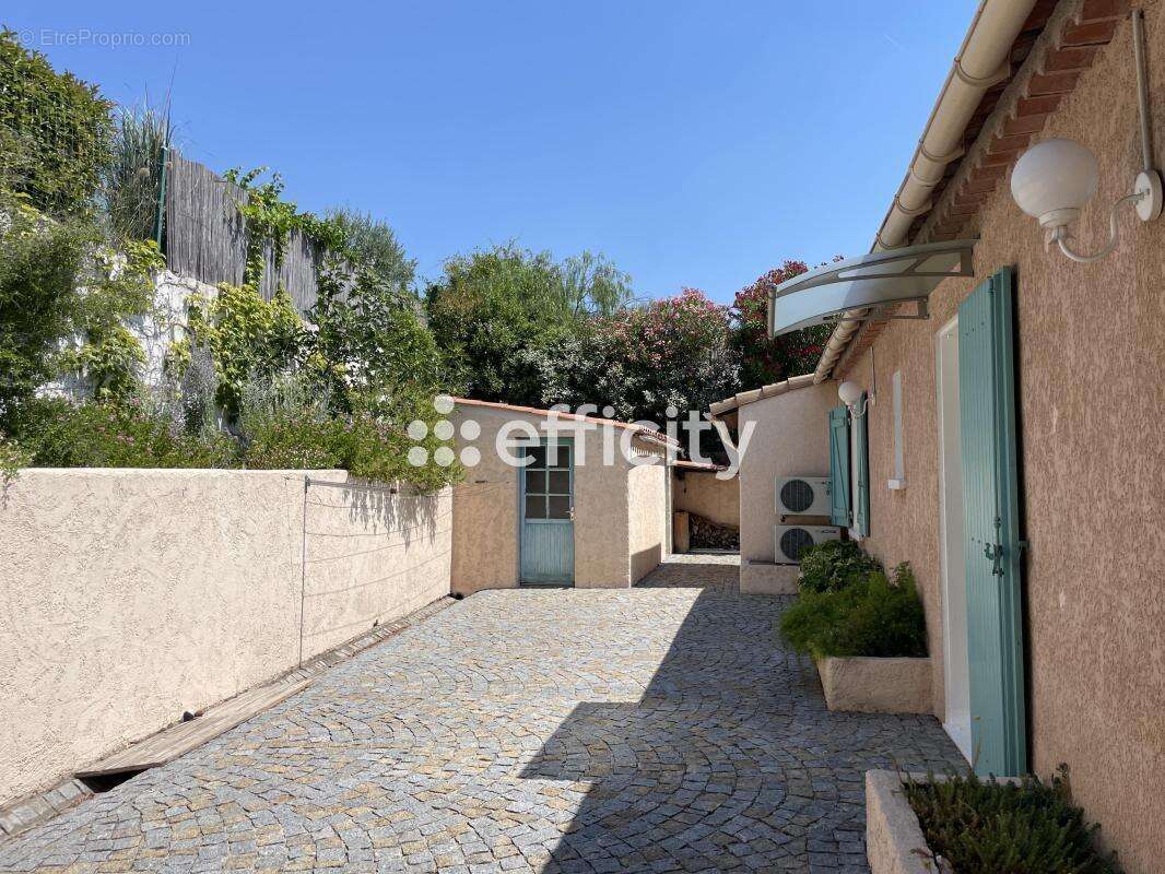 Maison à ROQUEBRUNE-SUR-ARGENS