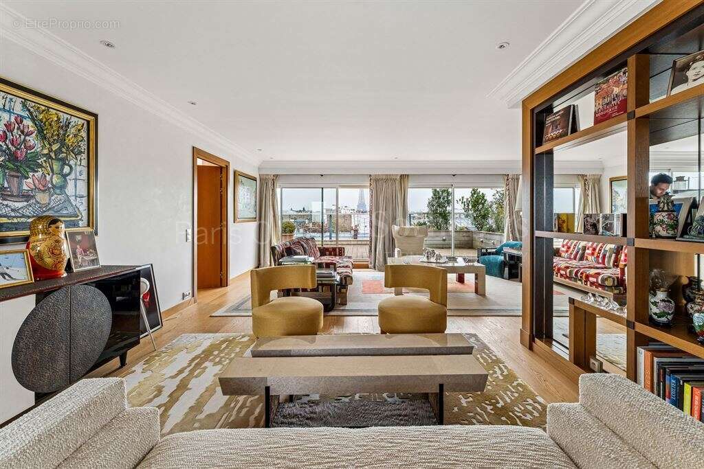 Appartement à PARIS-16E