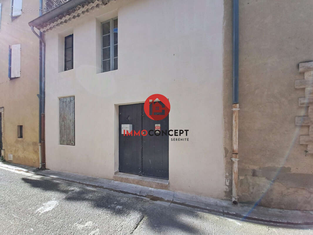 Appartement à ROQUEMAURE