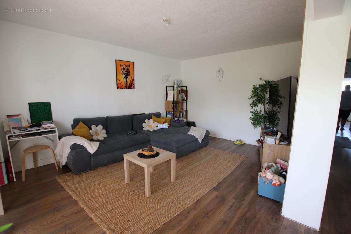 ORLEANS, secteur proche faubourg bannier, à 6' à pied de la gare appartement de plus de 100m2, 3 chambres à rafraichir - photo 5
