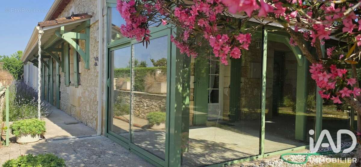 Maison 139 m² à Saint-Laurent-Des-Vignes  - photo 2