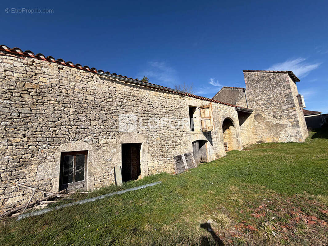 Maison à LAROQUE-DES-ARCS