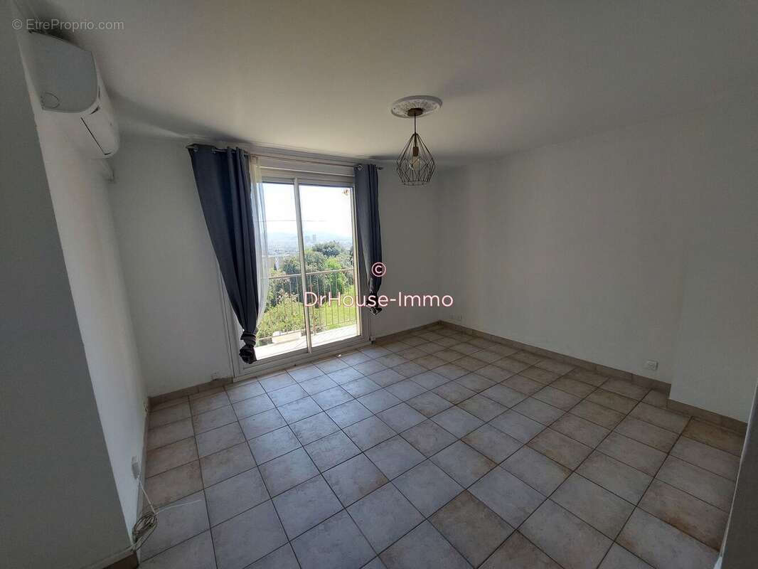 Appartement à MARSEILLE-15E