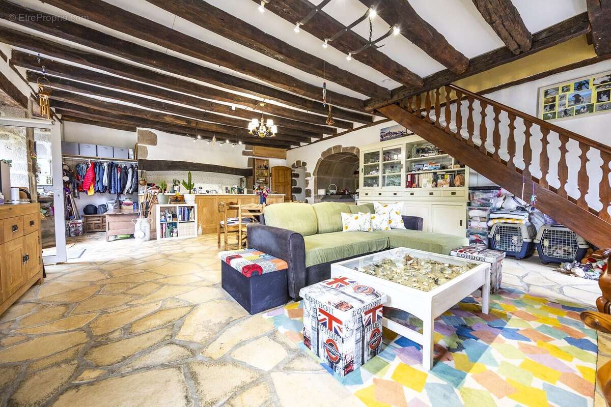 Maison à SAINT-MARTIN-CANTALES