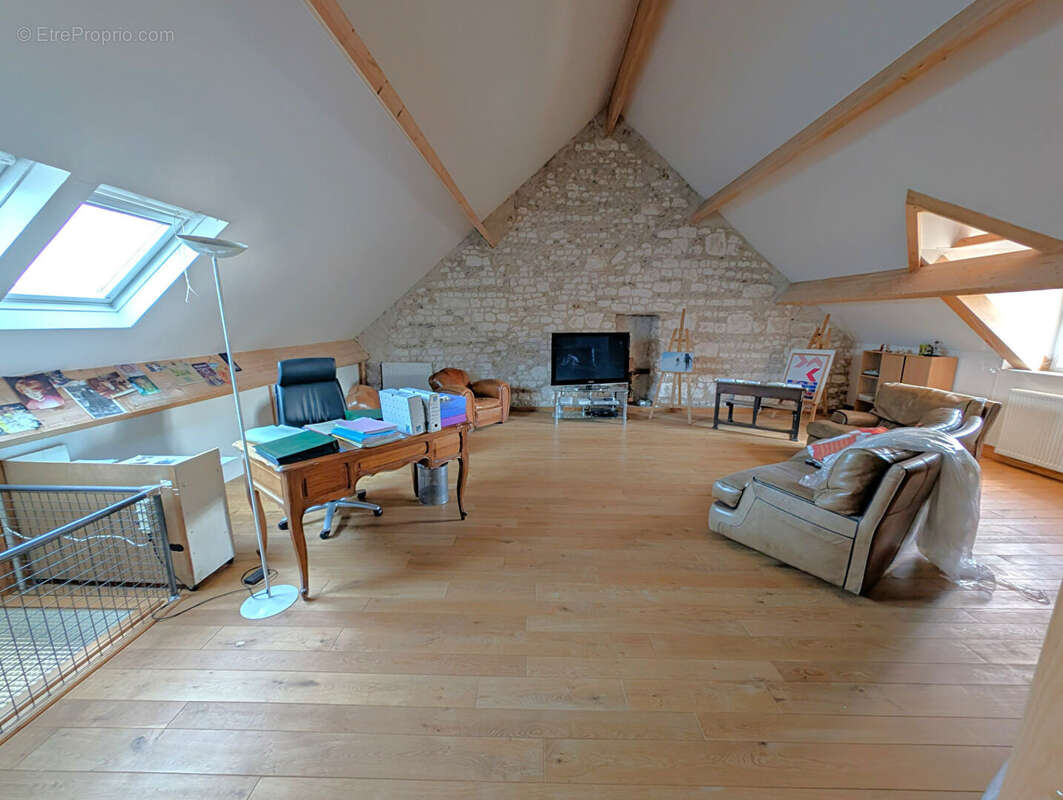 Maison ancienne sur la commune de Montholon de 266m2 habitable et son jardin de 860m2 - photo 9