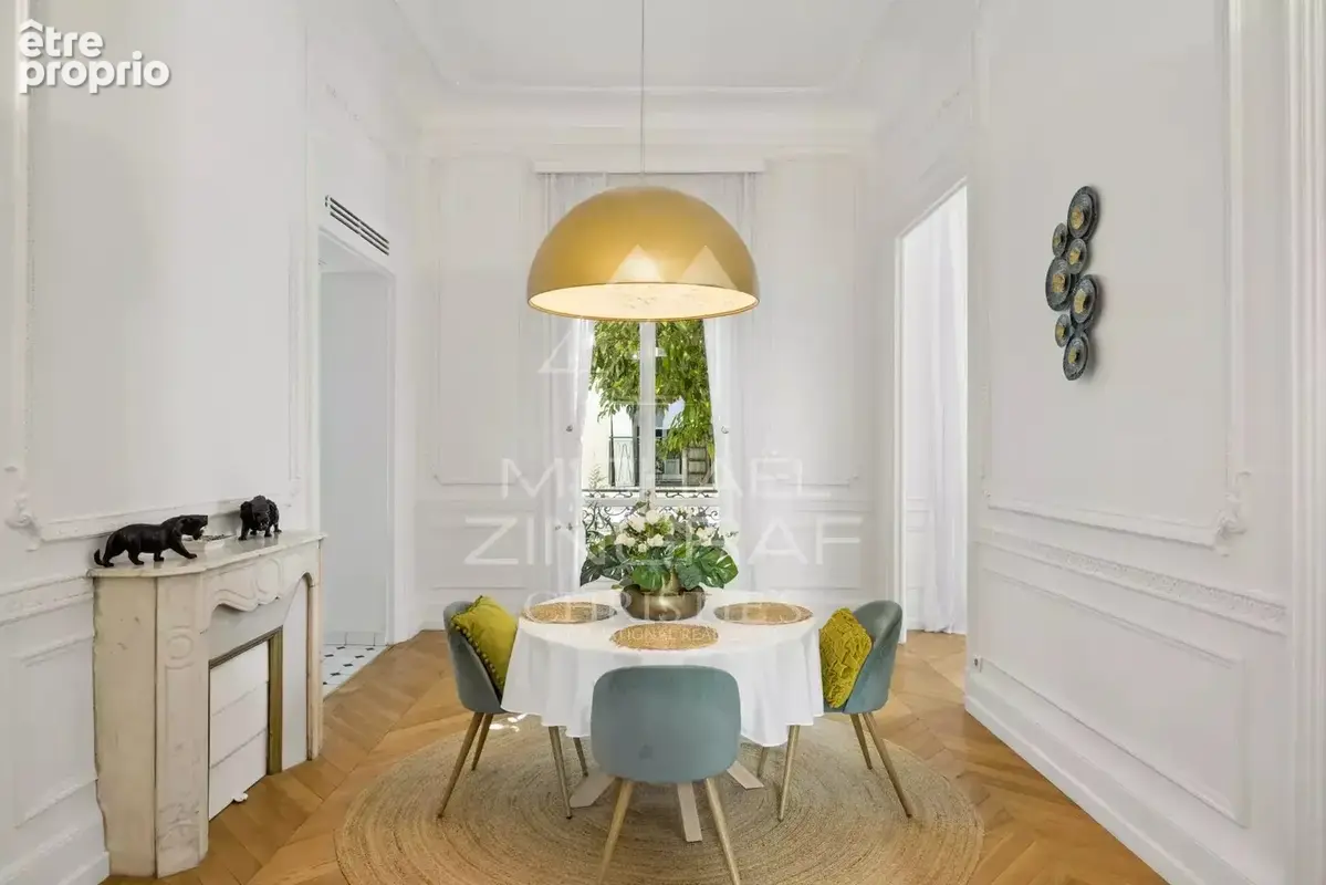 Bel appartement plein de charme, situé dans un élégant immeuble ancien de caractère - photo 2