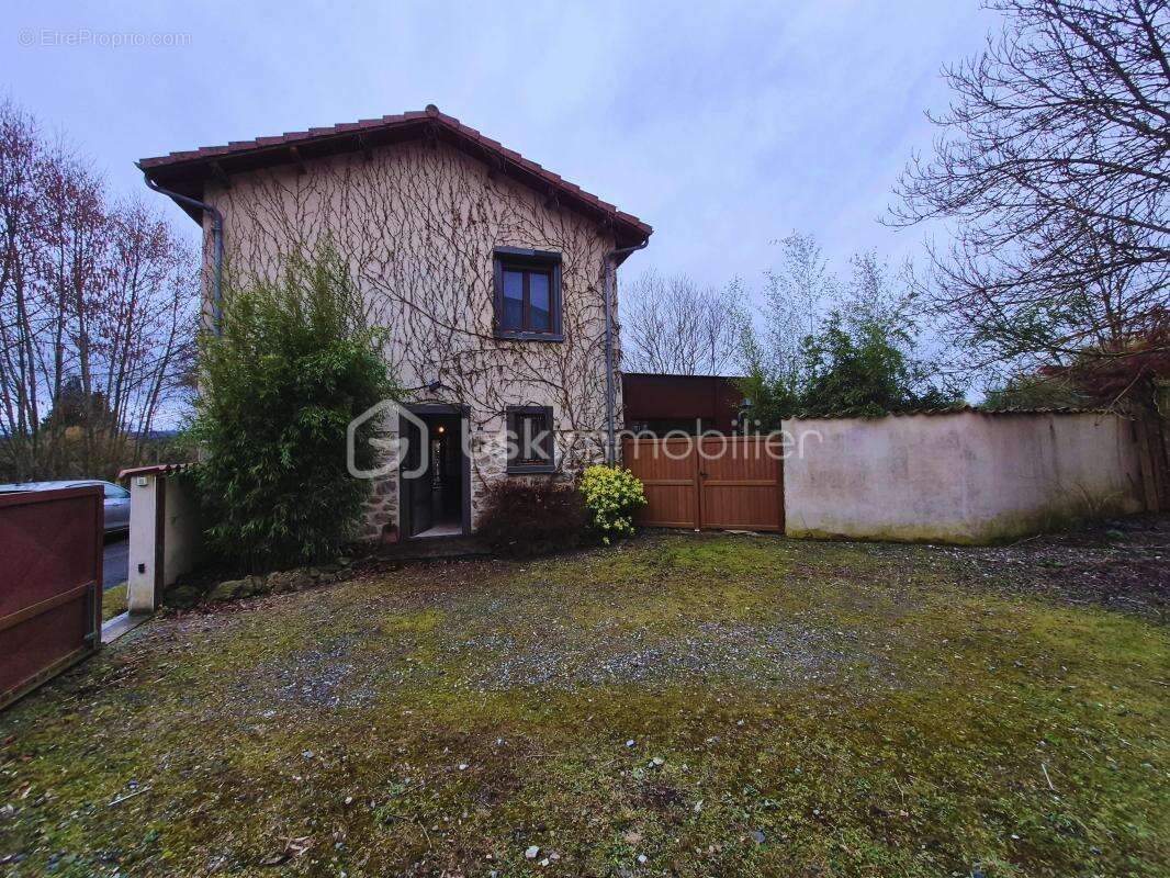 Maison à MARSAC-EN-LIVRADOIS