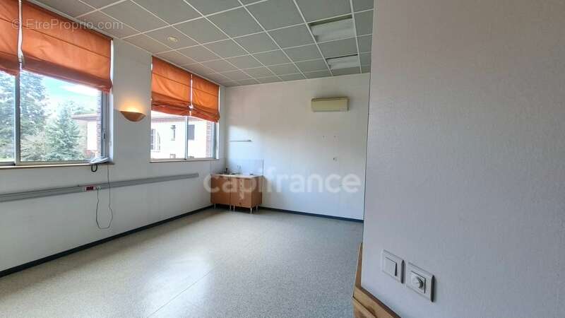 Réelle Opportunité en exclusivité – Baisse de Prix ! Locaux / Bureaux à Tarbes - photo 8