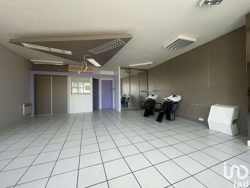 Photo 2 - Commerce à MENOMBLET