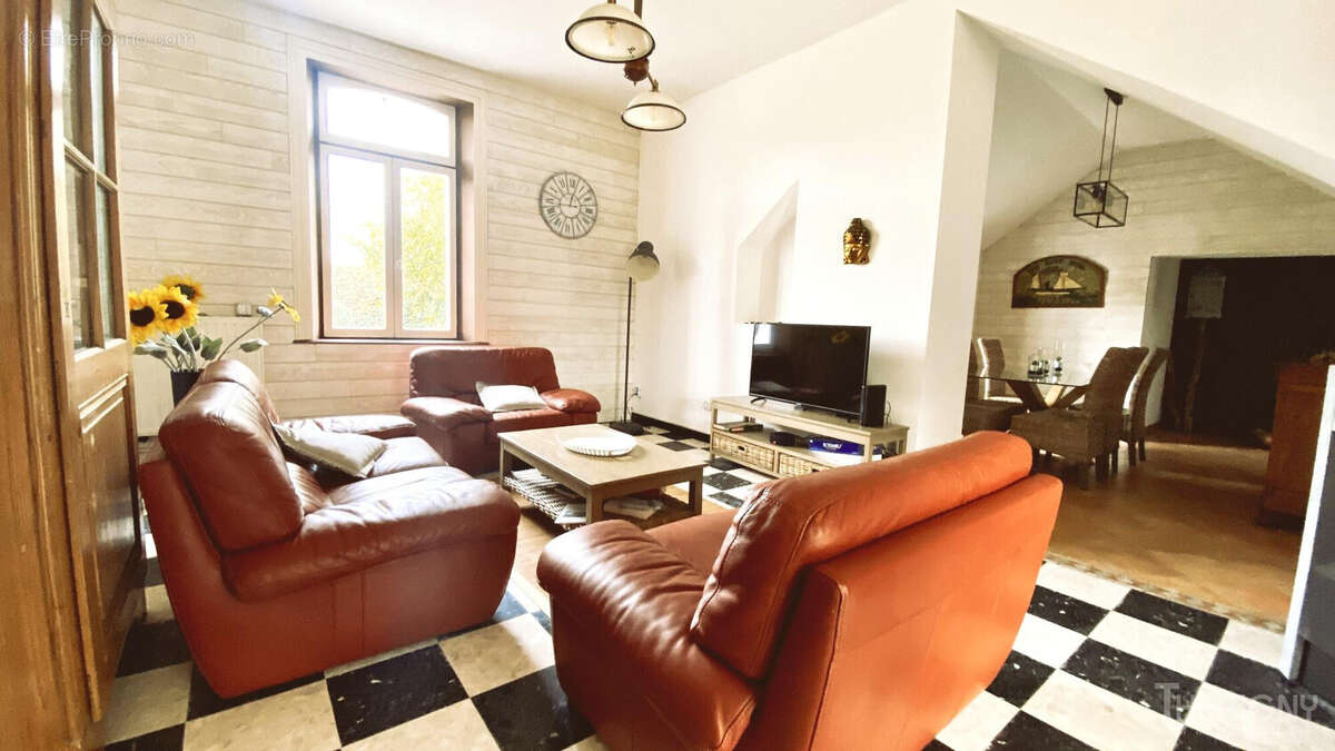 Maison à FEUQUIERES-EN-VIMEU