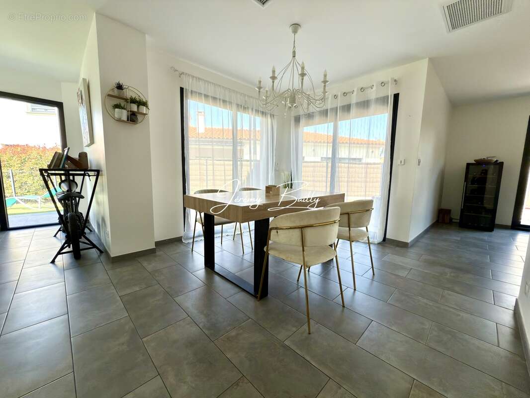 Maison à SAINT-ESTEVE