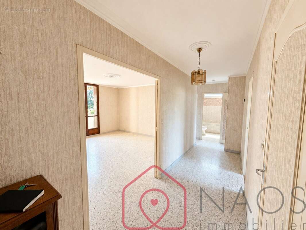 Aux portes de Six Fours les Plages grand T3 de 65 m2 - photo 3