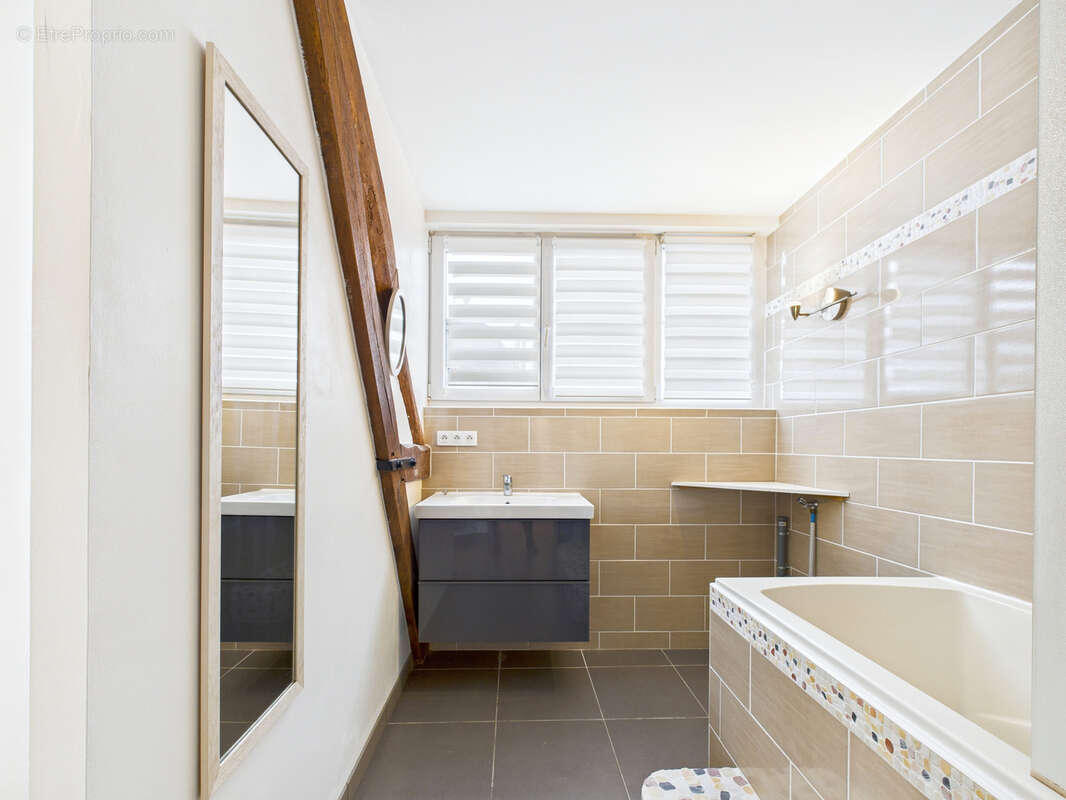 Secteur Saint Martin: Magnifique emplacement pour cet appartement de type 3 composé de 2 chambres - photo 4