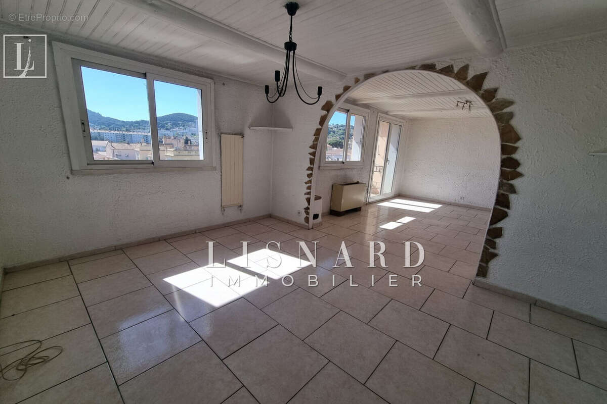 Appartement à VALLAURIS