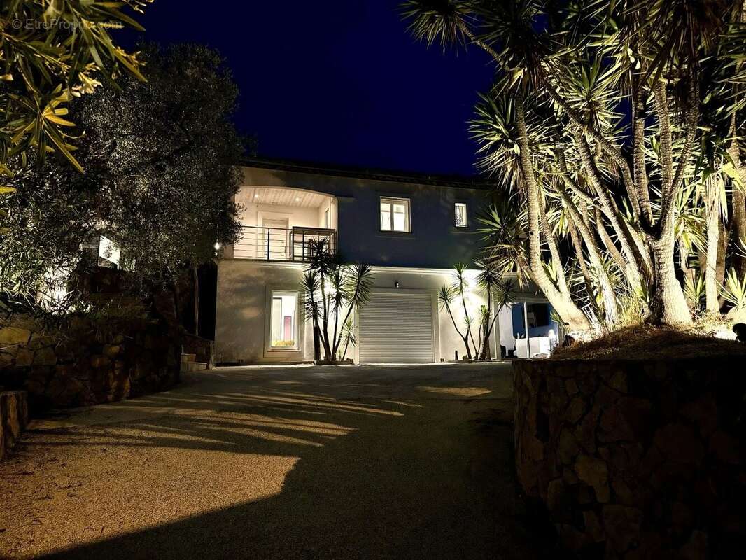 Villa contemporaine rénovée/imaginée par architecte d’intérieur – volumes exceptionnels – Janas - photo 10