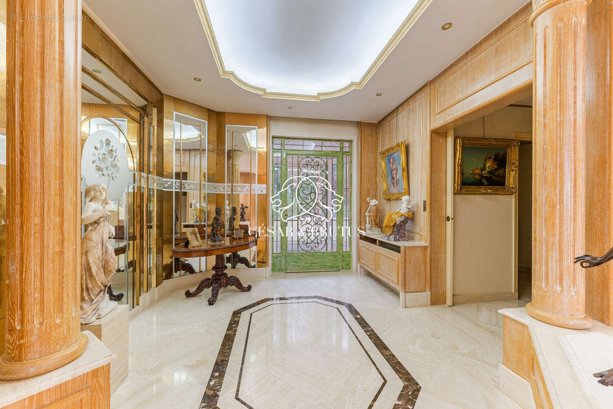 Maison à COLLONGES-AU-MONT-D'OR