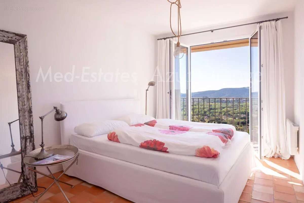 Appartement à GRIMAUD