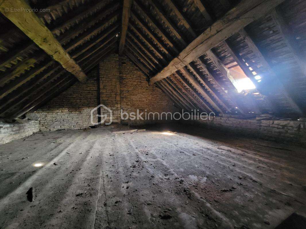 Appartement à SAINTE-COLOMBE-SUR-SEINE