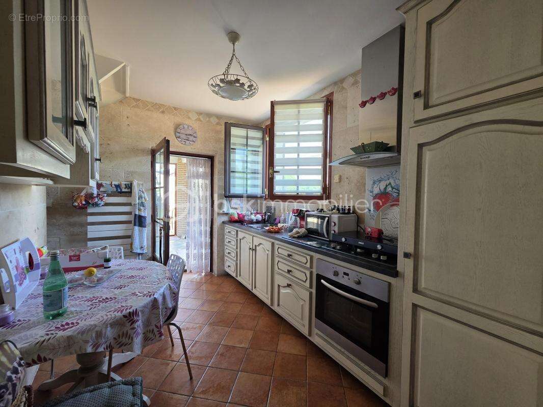 Vianne-maison de village avec jardin- 3 chambres- garage et pieces annexes - photo 7