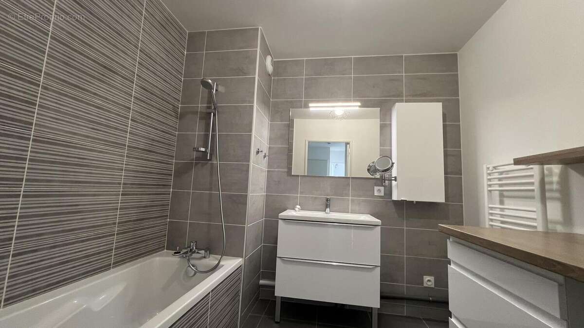 Photo 8 - Appartement à VILLEURBANNE