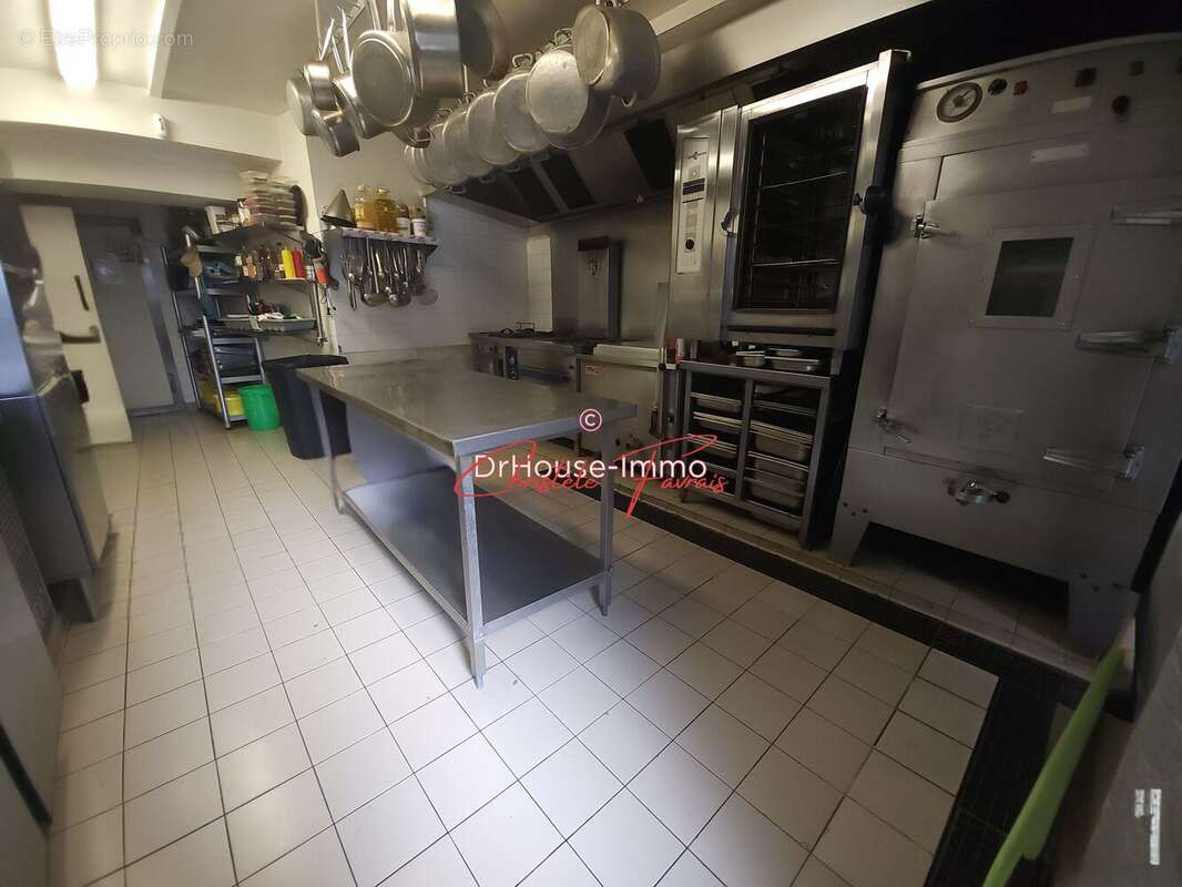 Commerce à LOUVIGNE-DU-DESERT