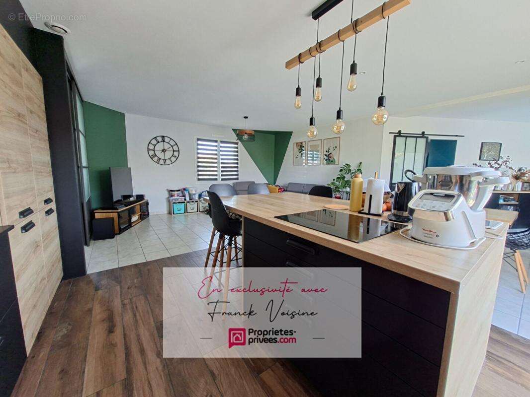 Maison à VENDRENNES