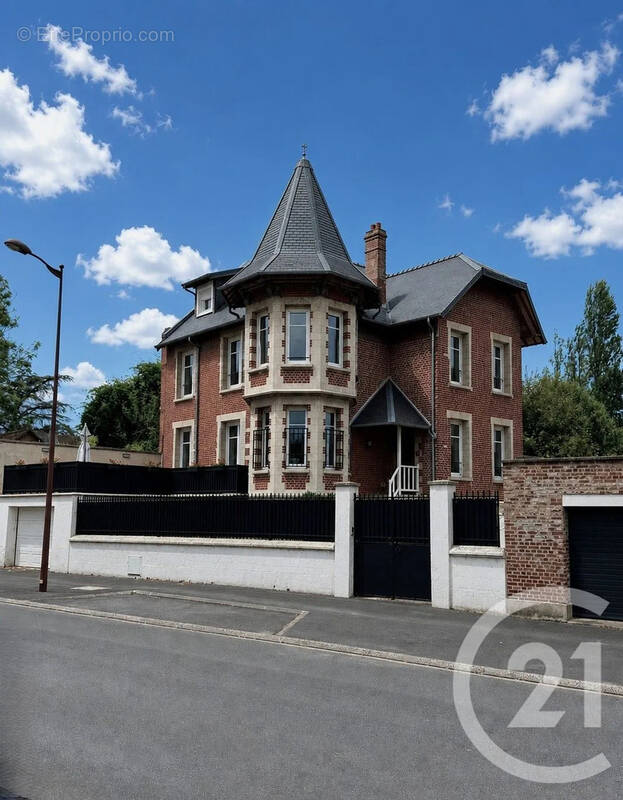 Maison à SAINT-QUENTIN