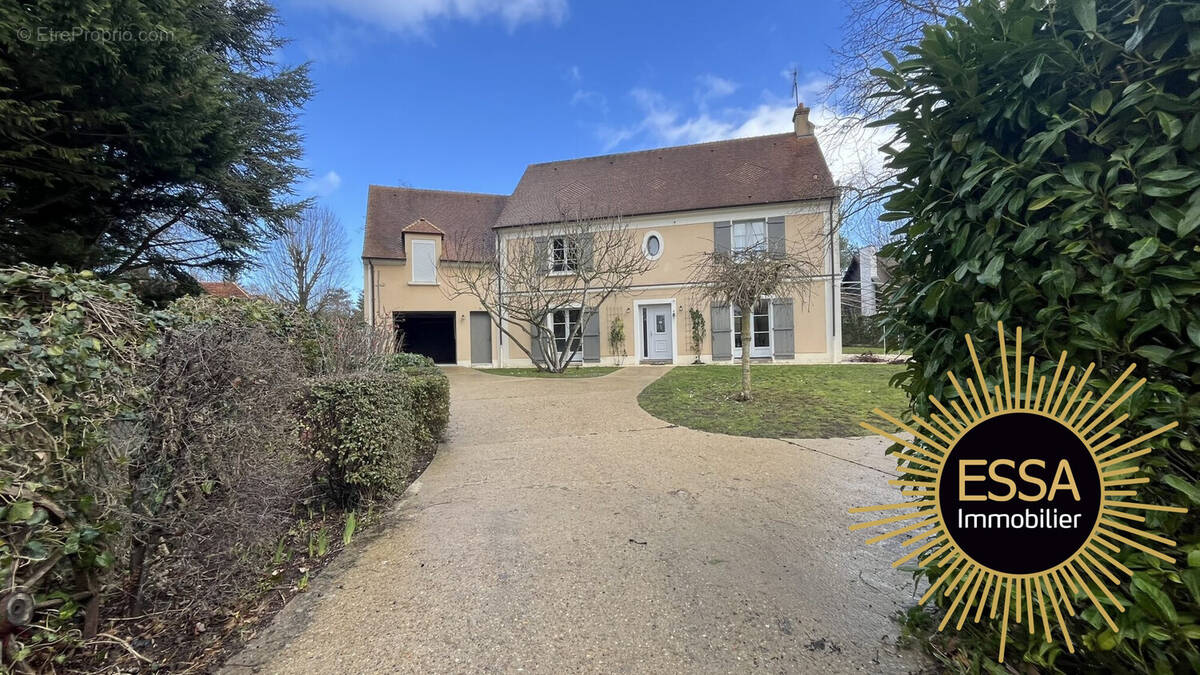 Maison à SAINT-NOM-LA-BRETECHE