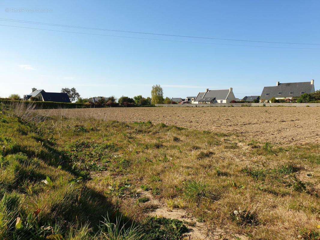 Terrain à LANHOUARNEAU