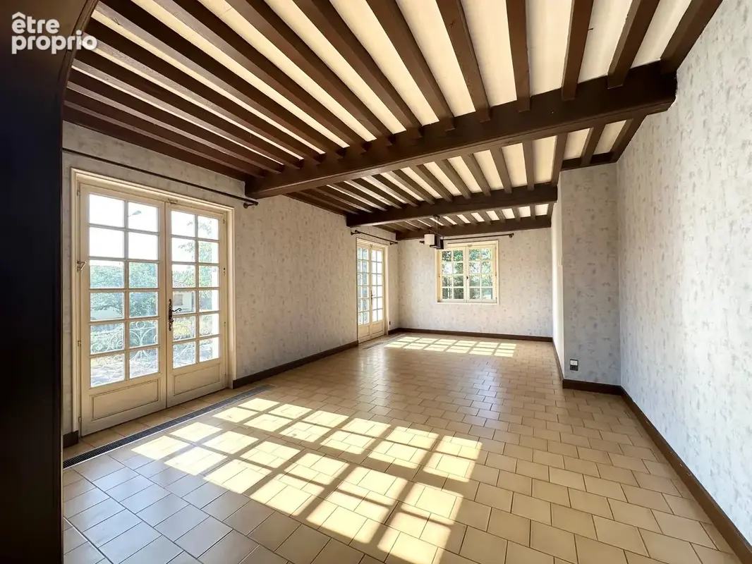 Séjour de 29 m² accès sur le balcon/ terrasse