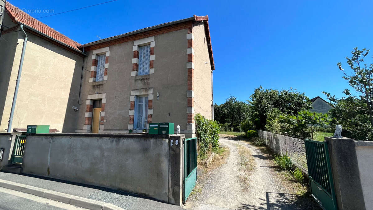 Appartement à YZEURE