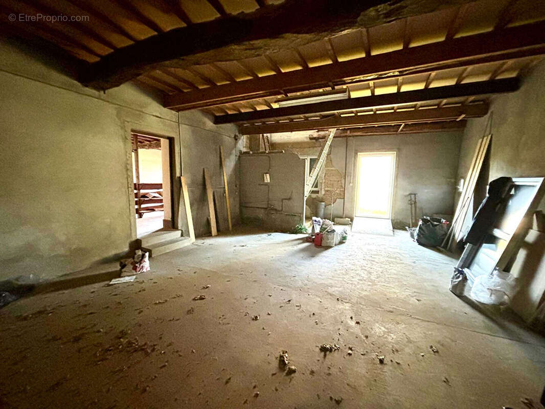 Maison Tramoyes à rénover 6 pièces 200m² avec jardin et garage - photo 12