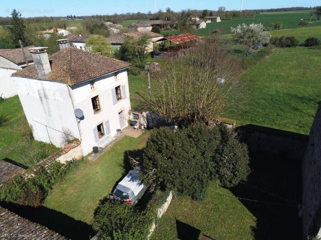 Maison de Campagne Avec 2 Chambres et Jardin Clos De Murs - photo 9
