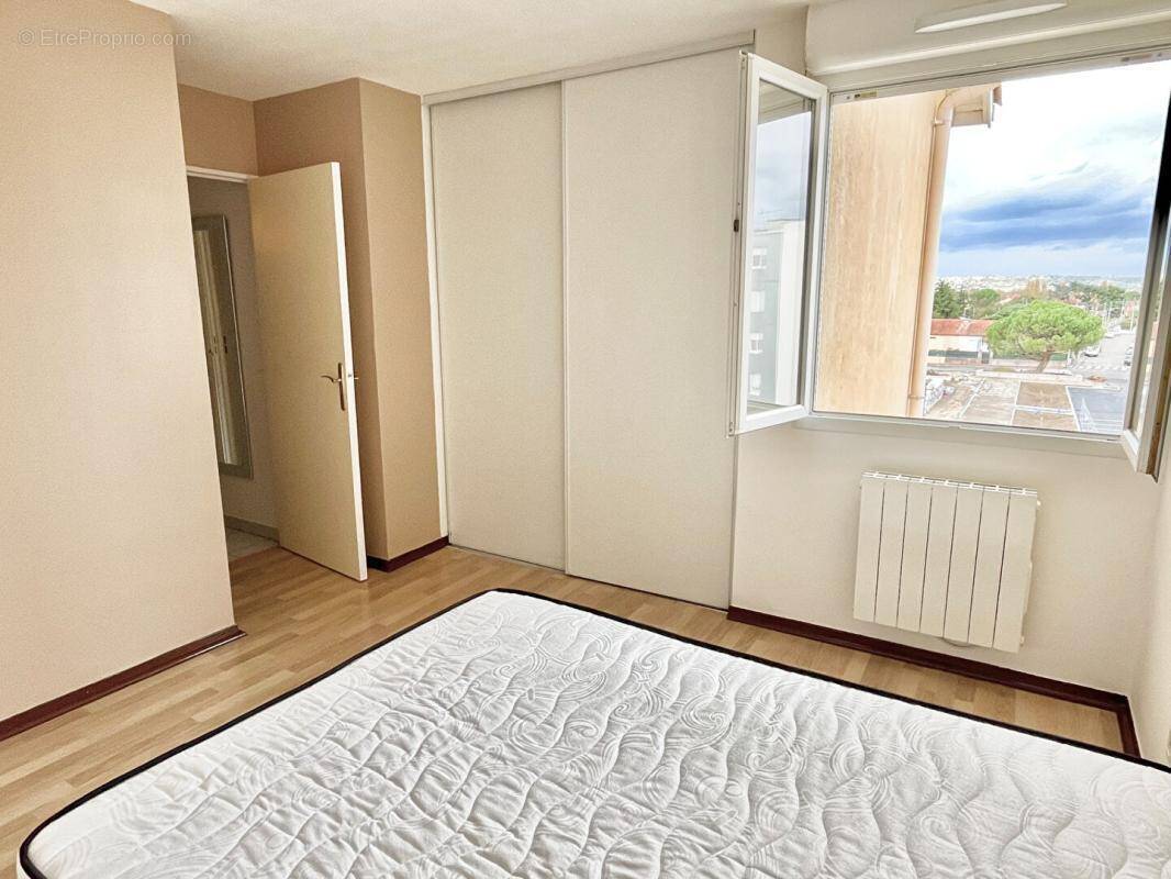 Appartement à DECINES-CHARPIEU