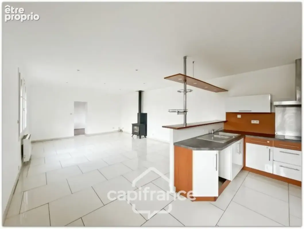 Maison 5 pièces, 3 chambres, terrain de 540 m² et dépendance - photo 2