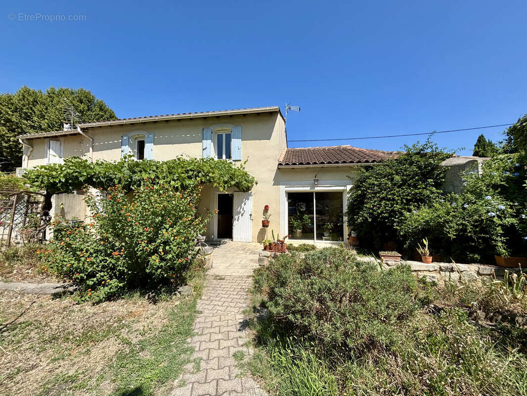 Maison 120 m² à Arles  - photo 2