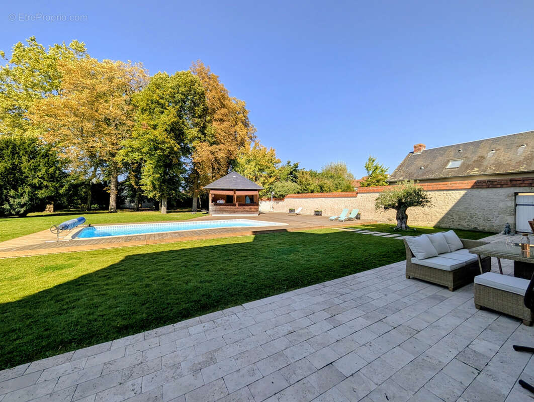 Maison à SAINT-JEAN-DE-BRAYE