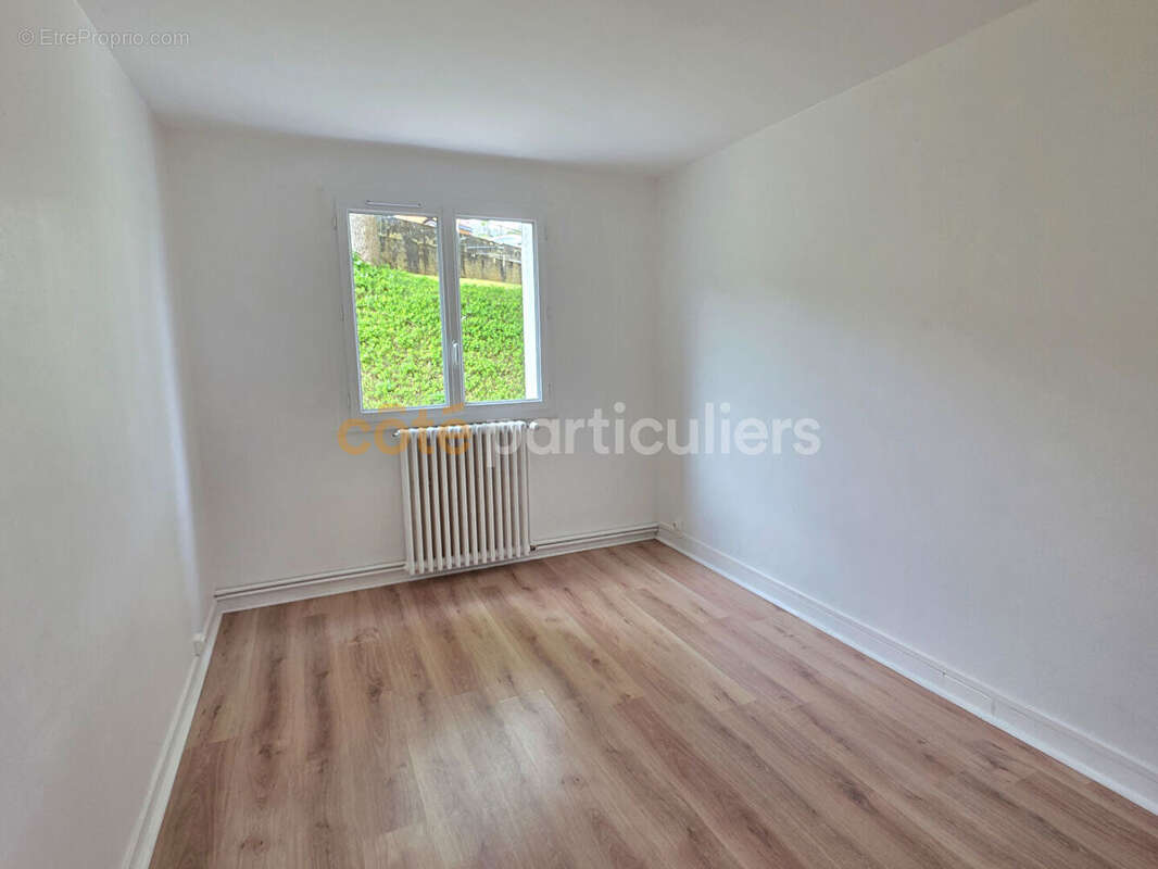 Appartement à PARON