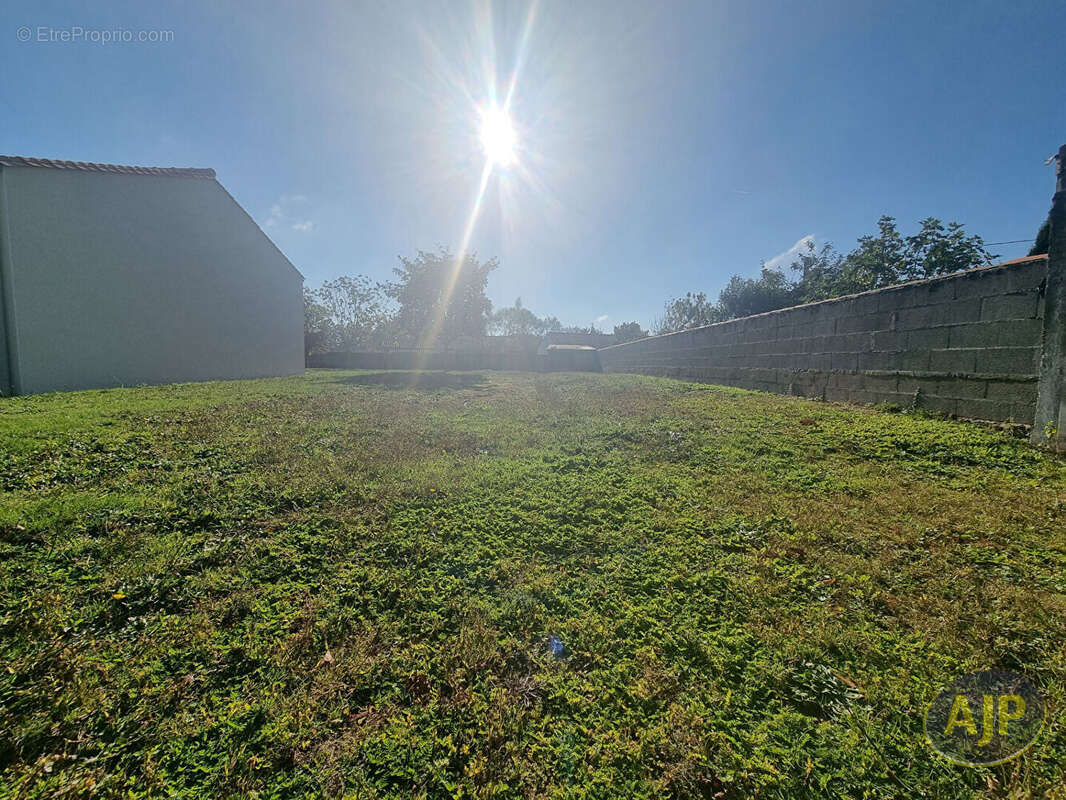 Terrain à SAINT-PHILBERT-DE-GRAND-LIEU