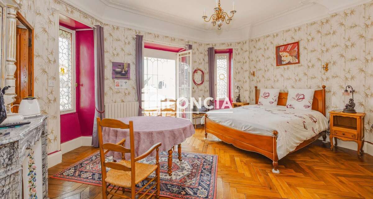 Maison à CHATEAU-GONTIER