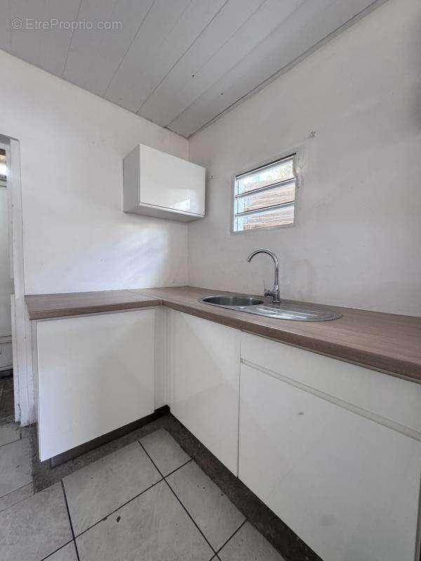 Maison (81,56 m²) divisée en deux appartements T2 - Schoelcher - photo 6