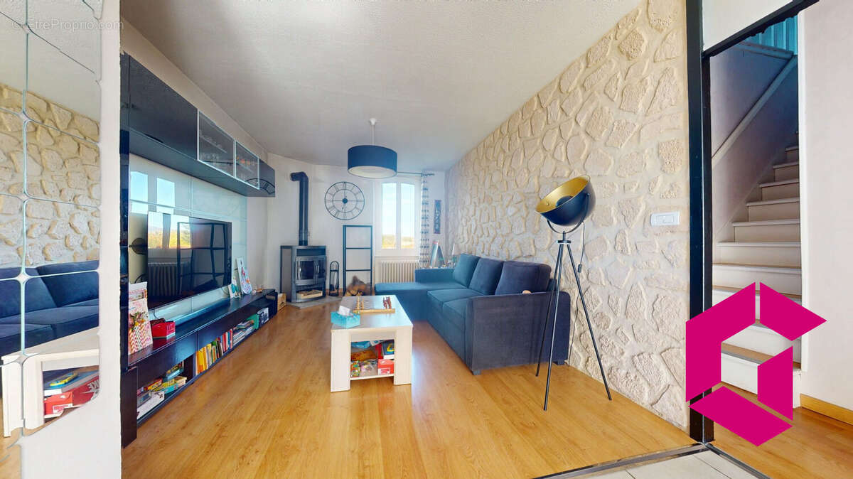 Maison à AUZAT-LA-COMBELLE